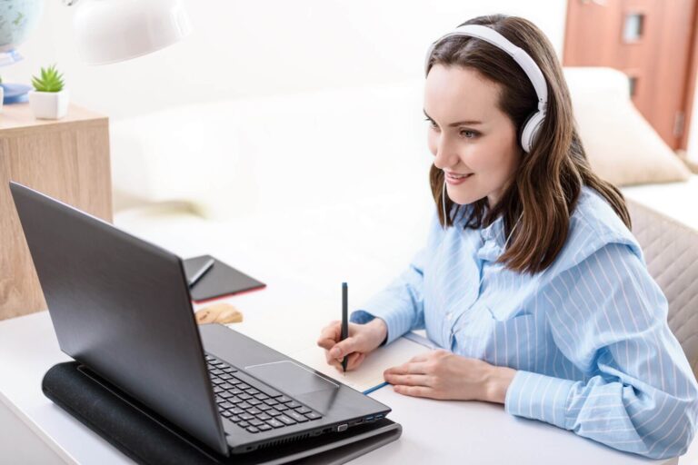 choose outsourcing partner in Texas — remote assistant taking notes during an online meeting